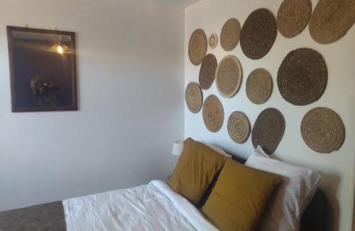 Stains House | Chambre Sahara