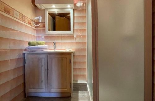 Alleyras Bed & Breakfast | Chambre Saumon: Confort pour 4, Animaux Bienvenus - FR-1-582-487