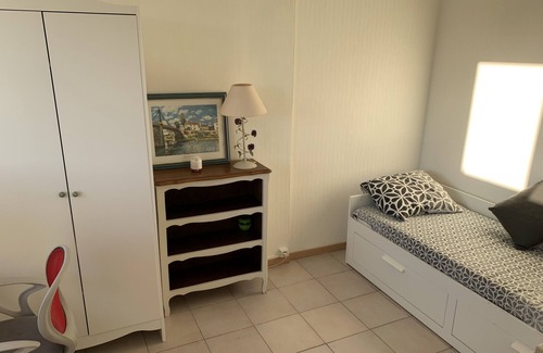 Vaulx-en-Velin Bed & Breakfast | Chambre - Studio Tout Confort Avec Salle de Bain