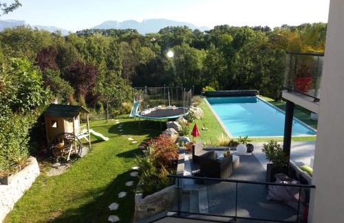 Fillinges House | Chambres, cuisine, piscine, spa, billards, airhockey, nature