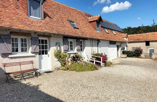 Chatillon-sur-Indre House | Chambres d'hotes with swimming pool in quiet berrichonne countryside.