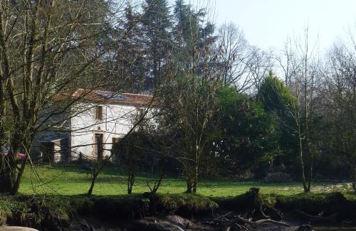 Bazoges-en-Paillers Bed & Breakfast | Chambres d'hôtes de La Templerie-Moulin