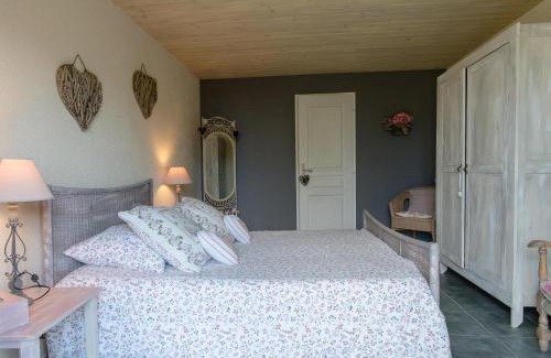 Port-Sainte-Marie Bed & Breakfast | Chambres d'hôtes Larroquinière