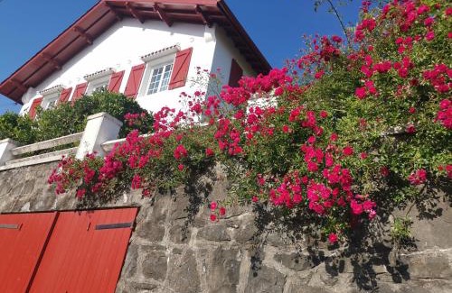 Hendaye Bed & Breakfast | Chambres d'hôtes "HOR DAGO" près de la gare d'Hendaye avec le petit-déjeuner