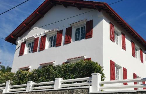 Hendaye Bed & Breakfast | Chambres d'hôtes "HOR DAGO" près de la gare d'Hendaye avec le petit-déjeuner