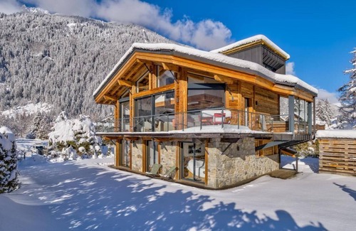 Chamonix-Mont-Blanc Ski Chalet | Chaminox Chalet with traditional mountain features, a sense of style and panache