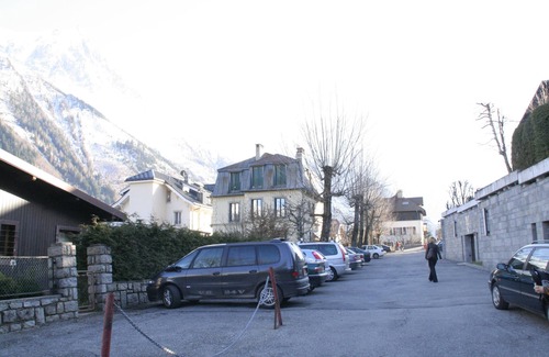 Chamonix City Centre Apartment | CHAMONIX superb stud 2/3 pers, private residence, parking, ski lift access
