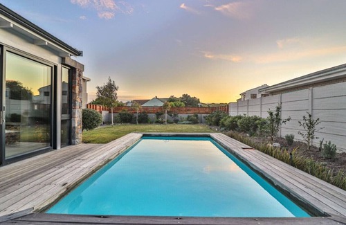 Vermont House | Champagne Air Luxury Villa with pool, pet friendly