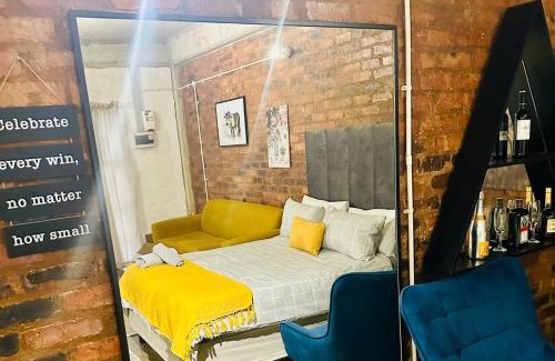 Downtown Johannesburg Apartment | Champagne apartment on Main