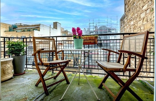 Passy Apartment | Champagne Sky, by Veeve
