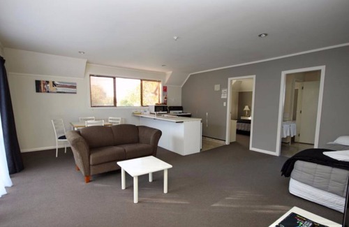 Lower Hutt Hotel | Champers Motor Inn