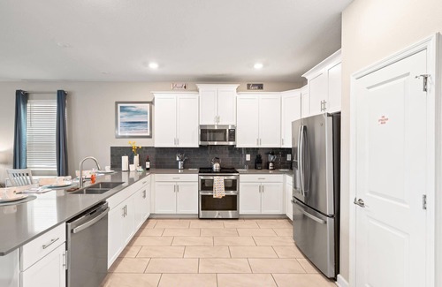 Four Corners House | ChampionsGate Resort 10 Bedroom Vacation Home - Includes resort clubhouse amenity access!