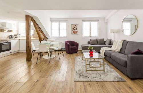8th Arrondissement Apartment | Champs Elysées Artois Franklin Roosevelt
