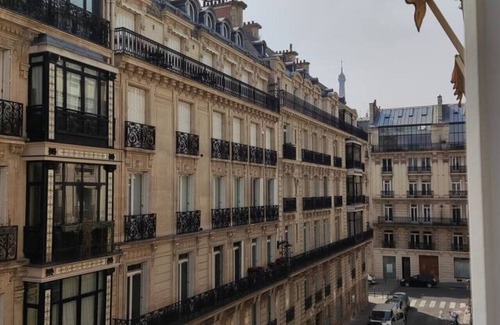 Champs-Elysees Apartment | Champs Elysées!Montaigne, New&Luxurious 6pers flat