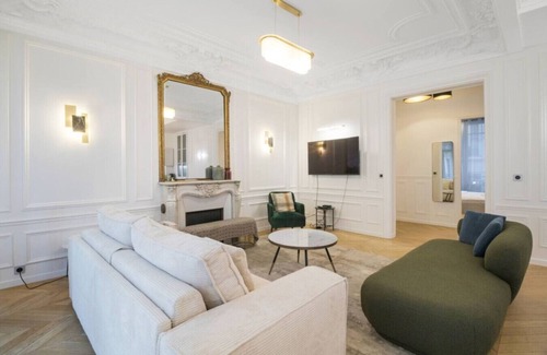 Champs-Elysees Apartment | Champs Elysées!Montaigne, New&Luxurious 6pers flat