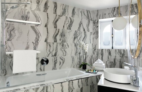 Faubourg-du-Roule Apartment | Champs Elysees Duplex Toits de Paris With Aircon