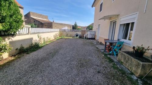 Champvans Apartment | Champvans centre - Appartement calme et tout confort en plein centre du village