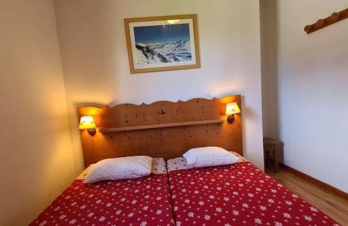 Chamrousse Apartment | Chamrousse, 50m piste, wifi +, terrasse vue sapins