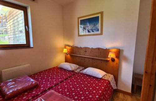 Chamrousse Apartment | Chamrousse, 50m piste, wifi +, terrasse vue sapins
