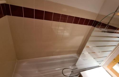 Chamrousse Apartment | Chamrousse, 50m piste, wifi +, terrasse vue sapins