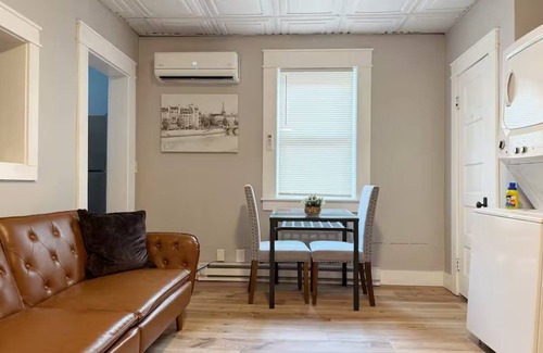 Evansville Apartment | Chandler B - QUEEN 1BD/1BA Apt near Downtown