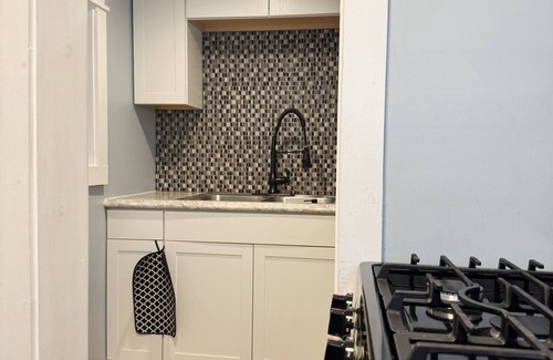 Evansville Apartment | Chandler B - QUEEN 1BD/1BA Apt near Downtown
