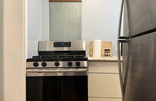 Evansville Apartment | Chandler B - QUEEN 1BD/1BA Apt near Downtown