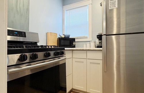 Evansville Apartment | Chandler B - QUEEN 1BD/1BA Apt near Downtown