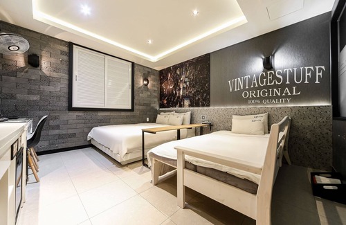 Changwon Hotel | Changwon Myeongseodong Dosi Yeohaeng