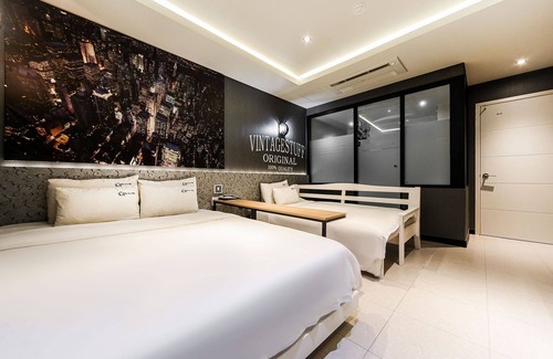 Changwon Hotel | Changwon Myeongseodong Dosi Yeohaeng