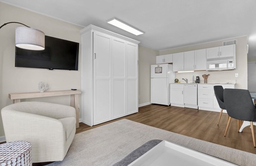 Wrightsville Beach Condo | Channel Views at Summer Sands Suites 204 – Newly Remodeled & Pet-Friendly!