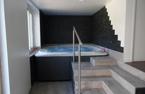 Chatel-Guyon Hotel | Chante Grelet