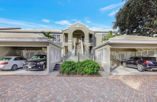Pelican Bay House | Chanteclair Maisonet in Pelican Bay