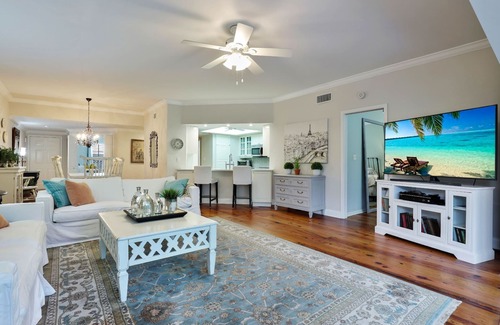 Pelican Bay House | Chanteclair Maisonet in Pelican Bay