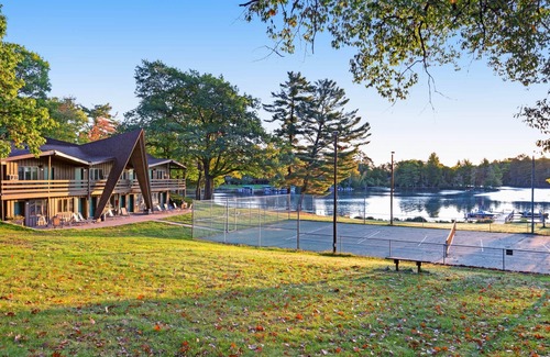 Eagle River Apartment | Chanticleer Inn 38