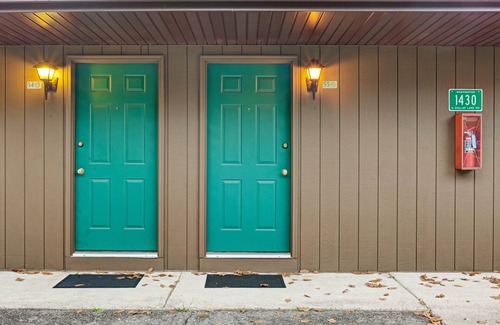 Eagle River Apartment | Chanticleer Inn 55