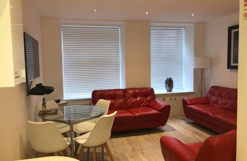 Central Aberdeen Apartment | Chapel Apartments 2 bed ‘Alexander’ Apartment
