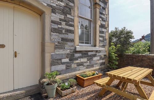 Glyn Ceiriog Cottage | CHAPEL HOUSE, pet friendly, character holiday cottage in Glyn Ceiriog
