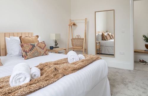 Saint Asaph Apartment | Chapel renovation Free on-site parking Zip-link beds Double sofa bed