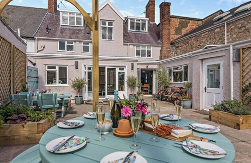 Ruthin Apartment | Chapel Suite at Plas Tirion