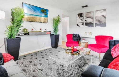 Carrollwood House | Chapel Way · Renovated Home Near Stadium, Steinbrenner, Airport