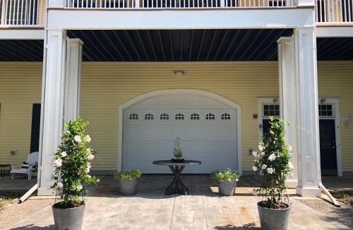 Put-in-Bay Apartment | Chapman House