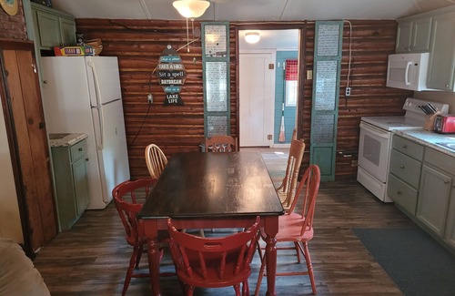 Oscoda Cabin | Chappy's Cabin - Very Cute, Comfy, and Traditional!