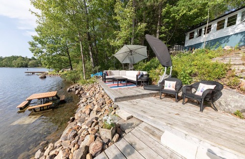 Bala Cottage | Charming cottage & bunkie on Long Lake near Bala! All-day Sun and Sunsets!
