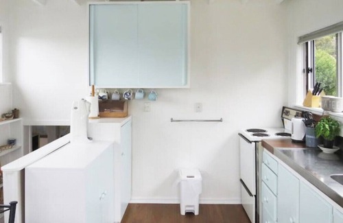 Blackpool House | Character Bach Close to Oneroa Beach