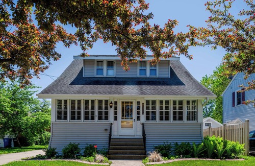 Oshkosh House | Character Home on Harney - 3 bedroom, 2 bath