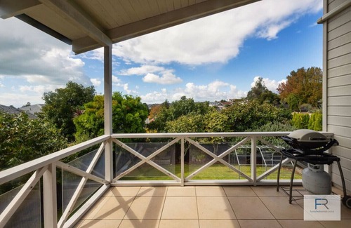 Kohimarama House | Character home with valley views