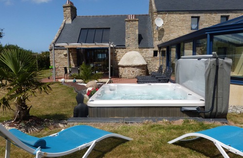 Plourin House | CHARACTER HOUSE: 28° covered SWIMMING POOL, SPA, JACCUZZI