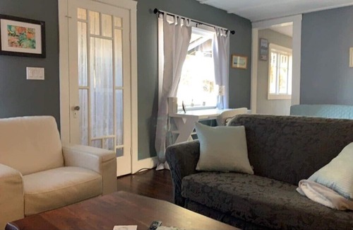 Regional District of Nanaimo Cottage | Character house right in town.