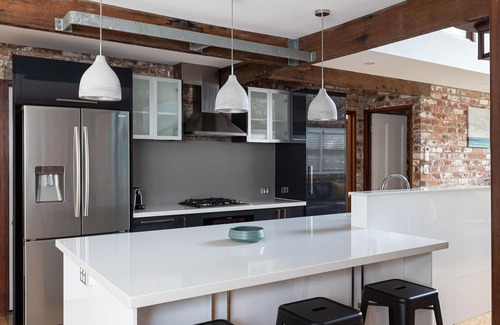 South Fremantle House | Character Loft House- walk to the beach and cafes